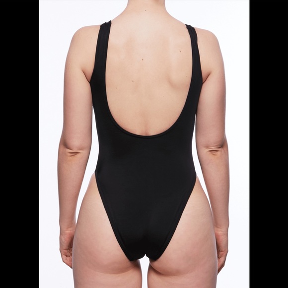 Unika Elaina one piece - Picture 2 of 5